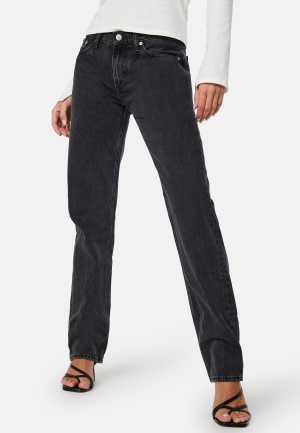 Se Calvin Klein Jeans Low Rise Straight 1BY Denim Black 25/30 ved Bubbleroom