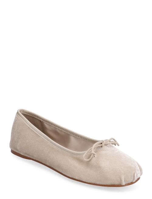 Se Mango Ballerina Shoes With Velvet Bow Mango Beige ved Booztlet