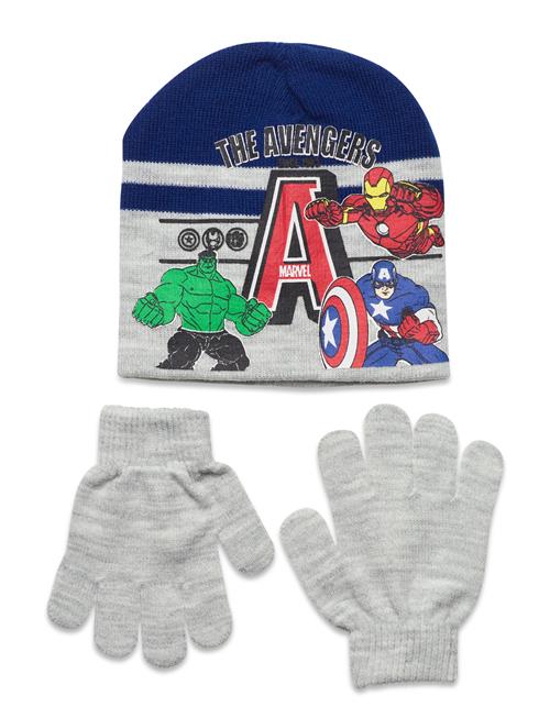 Se Marvel Set Cap + Glooves Marvel Patterned ved Booztlet