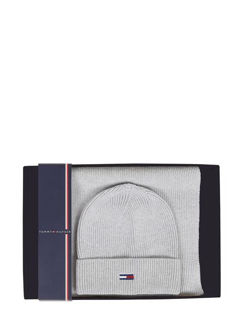 Se Tommy Hilfiger Tjw Flag Beanie And Scarf Tommy Hilfiger Silver ved Booztlet