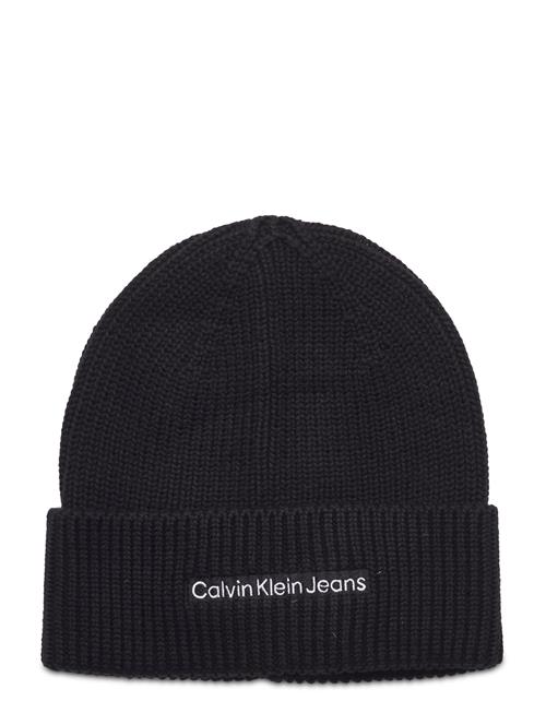 Se Calvin Klein Institutional Beanie Calvin Klein Black ved Booztlet