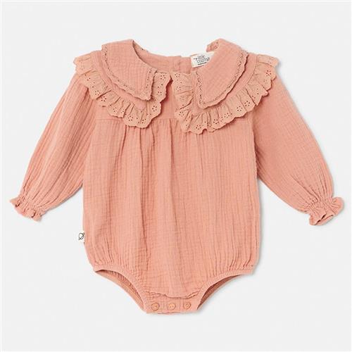 Se Cozmo Soft Gauze Collar Baby Romper Pink Romper Pink | Lyserød | 12 months ved Babyshop