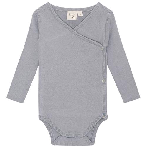 Se Flöss Kaya Babybody Misty Blue | Blå | 68 cm ved Babyshop