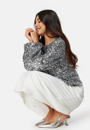 Se VILA Vimagga L/S Sequins Top Silver Detail:SILVER M ved Bubbleroom