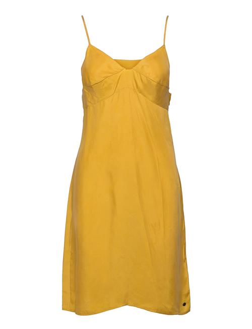 Se Superdry Cupro Cami Dress Superdry Yellow ved Booztlet