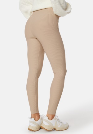 Se BUBBLEROOM Stefania Soft Rib Leggings Nougat L ved Bubbleroom