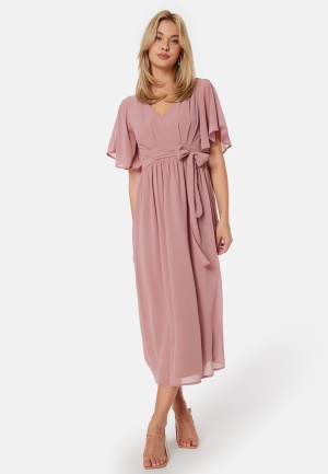 Se Bubbleroom Occasion Butterfly Sleeve Midi Dress Dusty pink 32 ved Bubbleroom