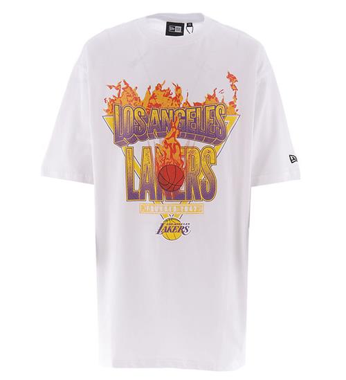 Se New Era New Era T-Shirt - NBA - Lakers - Hvid ved KidsWorld