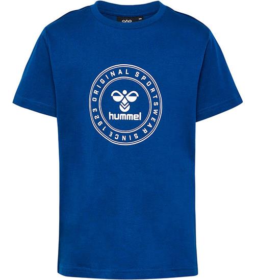 Se Hummel Hummel T-shirt - hmlTres Circle - Estate Blue ved KidsWorld