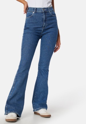 Se Dr. Denim Moxy Flare Medium blue M/32 ved Bubbleroom