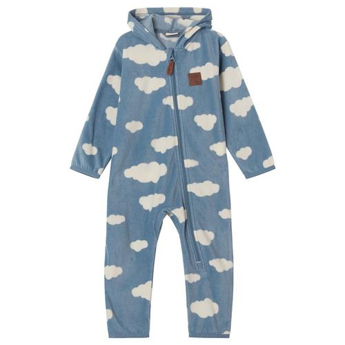 Se Kuling Northpole Genanvendt Mønstret Fleece Overtræk Med Skyer Dove Blue | Blå | 92 cm ved Babyshop