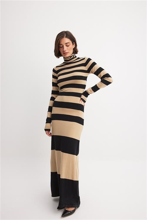 NA-KD Trend Finstrikket maxikjole med striber - Beige,Stripe