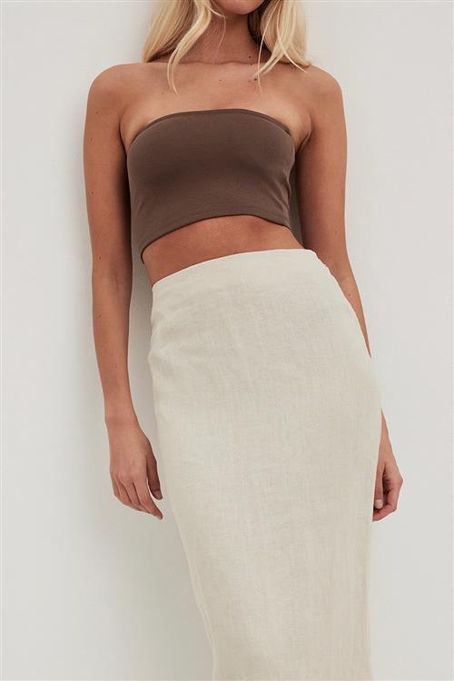 Se NA-KD Basic Cropped tubetop - Brown ved NA-KD