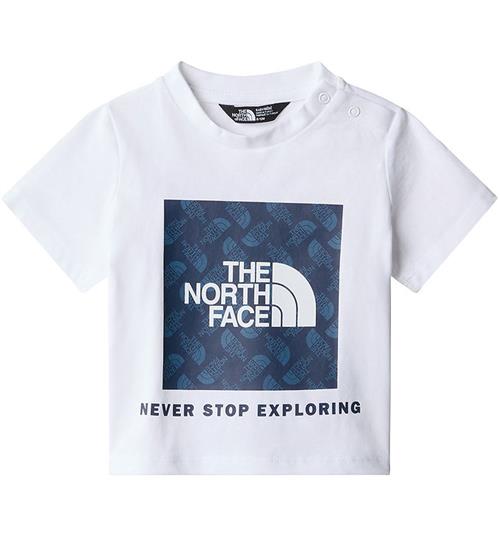 Se The North Face T-shirt - Box Infill Print - Hvid ved KidsWorld