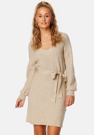 Se VILA Ril V-Neck L/S Belt Knit Dress  L ved Bubbleroom