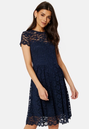 Se VILA Kalila Capsleeve Lace Dress Navy Blazer XXL ved Bubbleroom