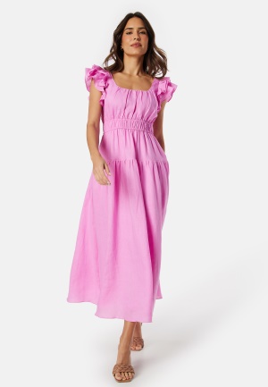 Se FOREVER NEW Athena Ruffle Midi Dress Candy Floss 34 ved Bubbleroom