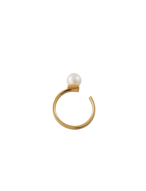 Se Design Letters Pearl Drop Ring Design Letters Patterned ved Booztlet