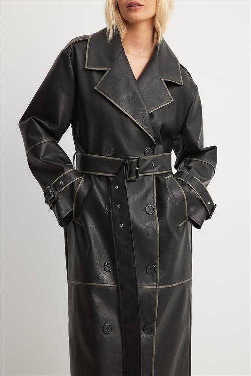 Se NA-KD Trenchcoat i forvasket PU - Black ved NA-KD