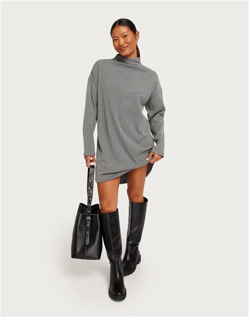 Nelly - Grå - Turtle Neck Loose Dress