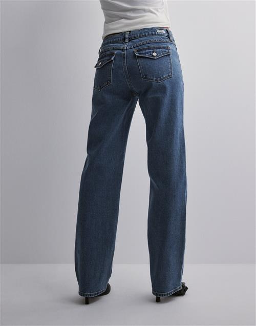 Se Abrand Jeans - Blå - 99 Low Straight Elen ved Nelly