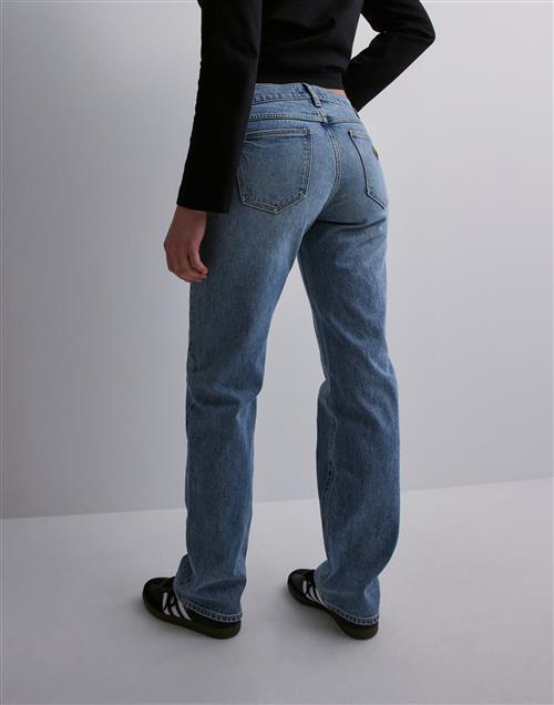 Se Abrand Jeans - Blå - 102 Low Straight Eloise ved Nelly