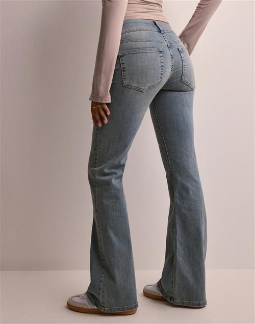 Nelly - Beige - Low Waist Bootcut 5-pocket Jeans