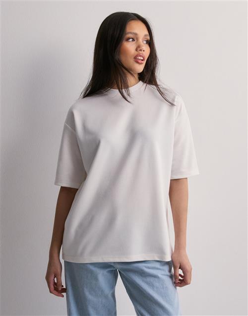 Nelly - Hvid - Oversized Tee