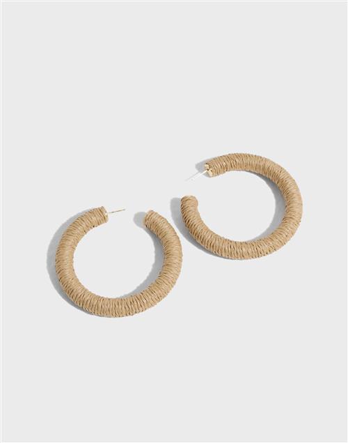 Se Nelly - Beige - Natural Beauty Hoops ved Nelly