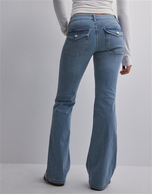 Nelly - Blå - Low Waist Bootcut Jeans