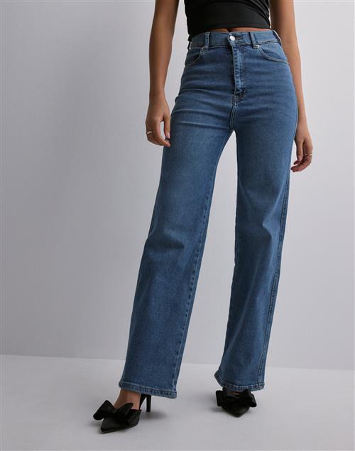 Se Dr Denim - Blå - Moxy Straight ved Nelly