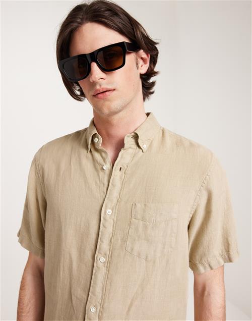 Gant Reg Ut Gmnt Dyed Linen Ss Shirt Gröna skjortor Beige