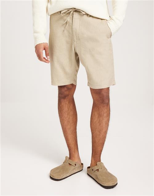 Se Gant D2. Relaxed Linen Ds Shorts Bermuda shorts Concrete Beige ved NLY Man