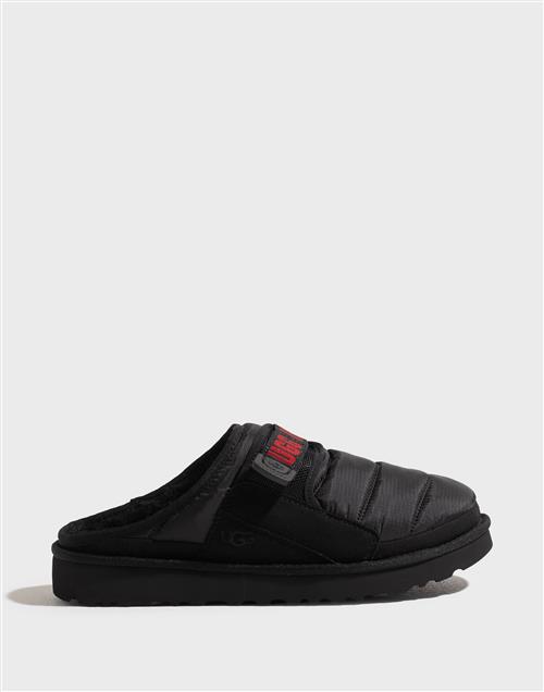 UGG M Dune Slip-On LTA Varmforede tøfler Black/Samba Red