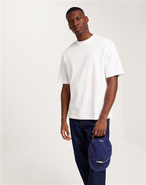 Se Selected Homme Slhlooseoscar Ss O-Neck Tee Noos Oversized t-shirts Bright White ved NLY Man