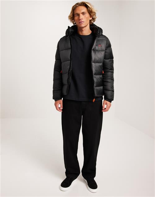 Se Superdry Hood Colour Block Sport Puffer Puffer jackets Black ved NLY Man