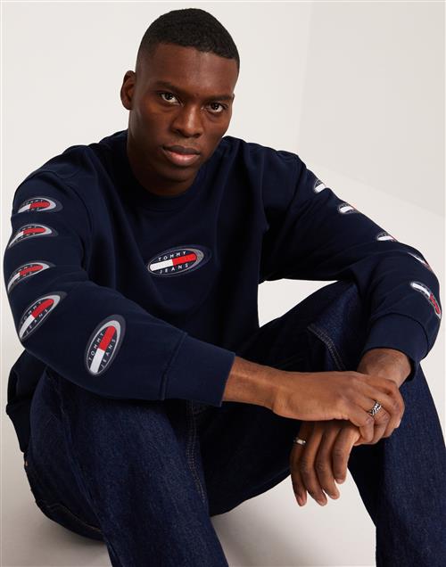 Se Tommy Jeans Tjm Rlx Archive Crew Ext Sweatshirts Dark Night Navy ved NLY Man