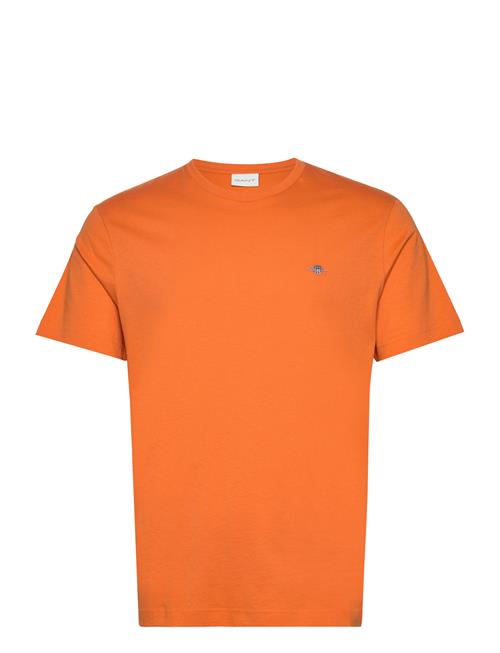 Se GANT Reg Shield Ss T-Shirt GANT Orange ved Booztlet