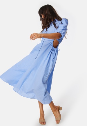 Se Bardot Cut out midi shirt dress Blue/Striped 36(UK8) ved Bubbleroom