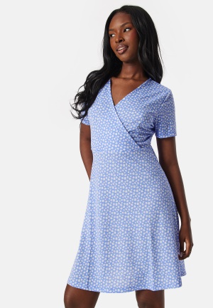 Se Pieces Pcsienna SS Dress Dusty Blue XL ved Bubbleroom