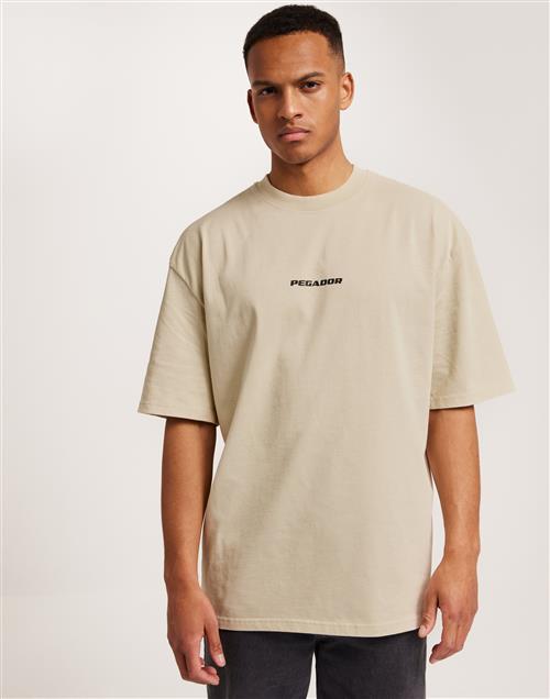 Pegador Colne Logo Oversized Tee Oversized t-shirts Sand