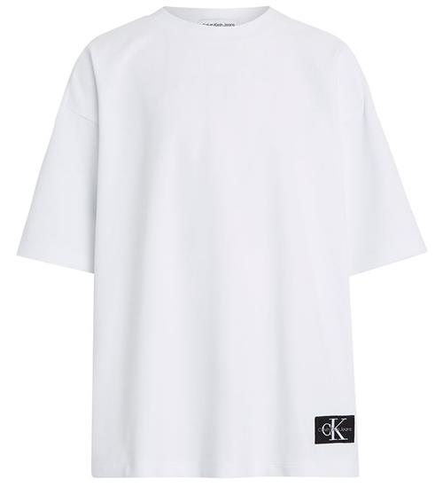 Se Calvin Klein Calvin Klein T-Shirt - Pique Relaxed - Bright White ved KidsWorld