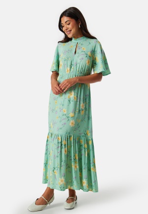 Se YAS Yasmoki 2/4 Long Dress Green L ved Bubbleroom