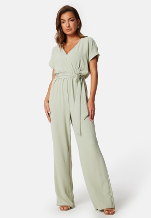 Se BUBBLEROOM Matilde Jumpsuit Dusty green M ved Bubbleroom