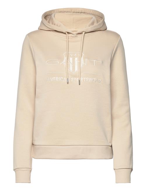 Se GANT Reg Tonal Shield Hoodie GANT Beige ved Booztlet