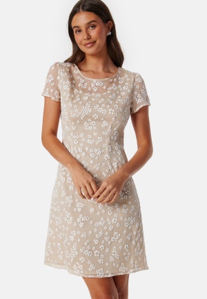 Se Ida Sjöstedt Sienna Dress Floral 34 ved Bubbleroom