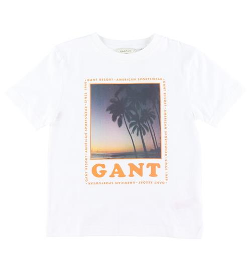 Se GANT GANT T-shirt - Resort - Hvid ved KidsWorld