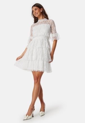 Se BUBBLEROOM Frill Lace Dress White 38 ved Bubbleroom