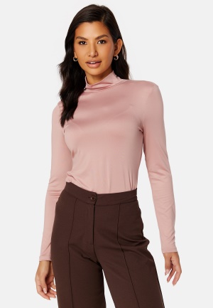 Se BUBBLEROOM Maxime turtleneck top Dusty pink XS ved Bubbleroom