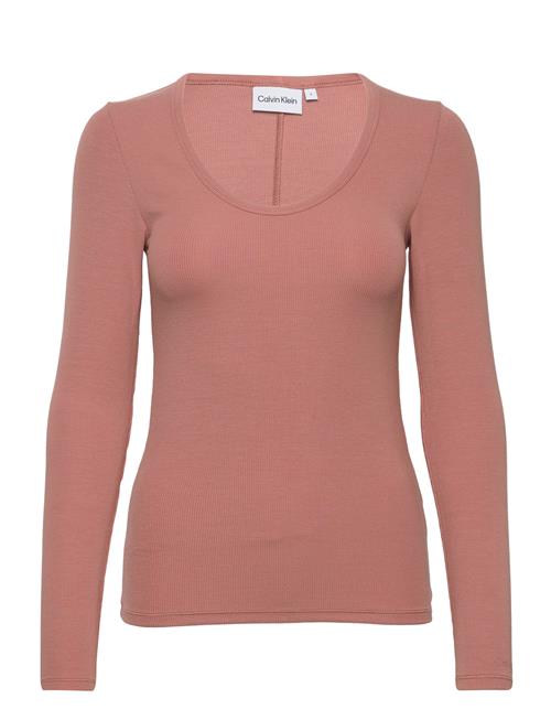 Se Calvin Klein Modal Rib Scoop Neck Ls Top Calvin Klein Coral ved Booztlet